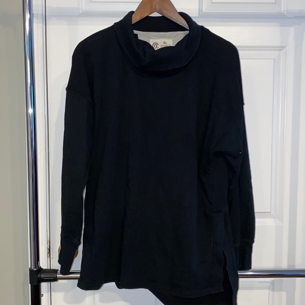 Black sweatshirt
